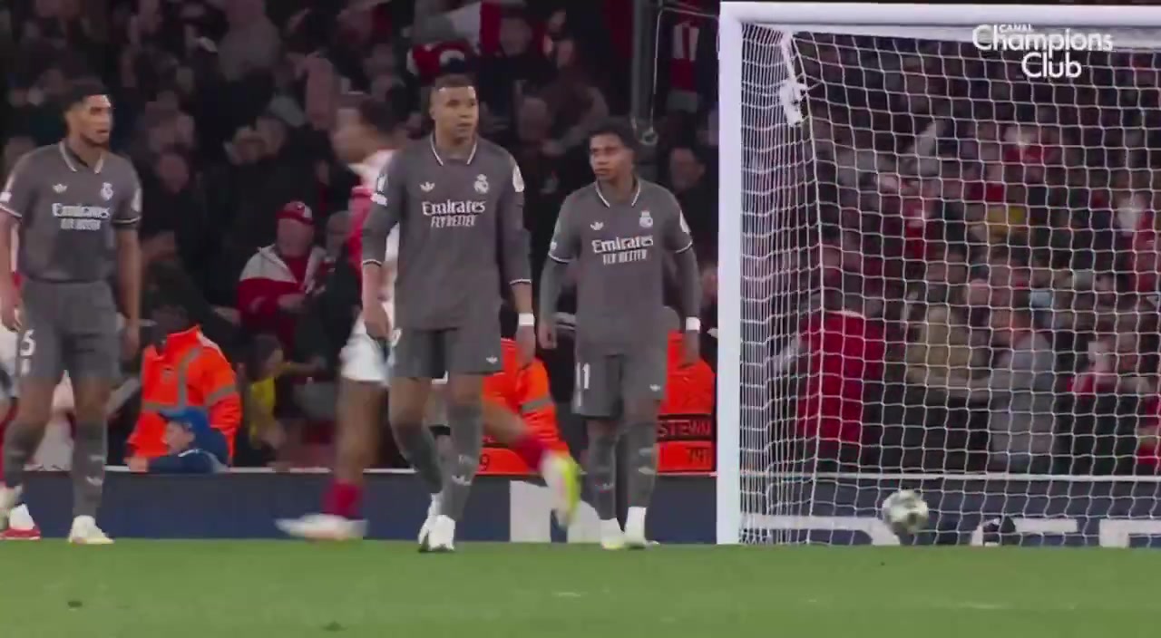 什么飞过去了？WOW！专属镜头看姆巴佩观摩赖斯任意球